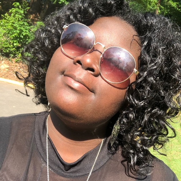 Meet your Posher, Ambrianne - Picture 1 of 1